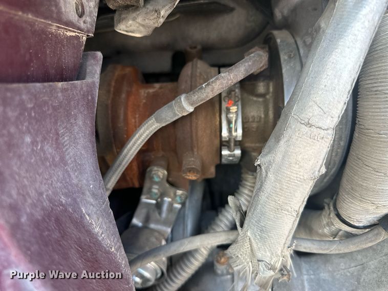 image for item DH1825 2011 International 8600  semi truck