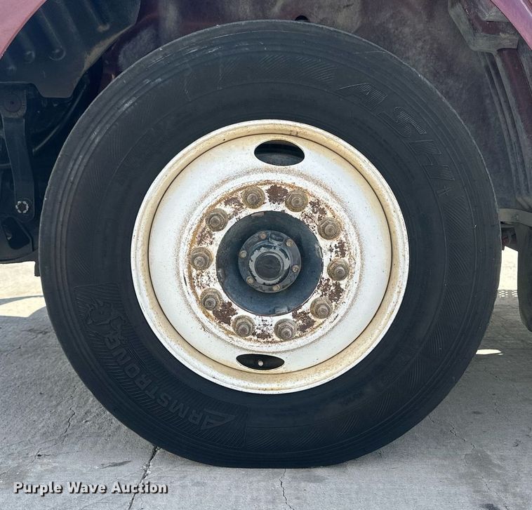 image for item DH1825 2011 International 8600  semi truck