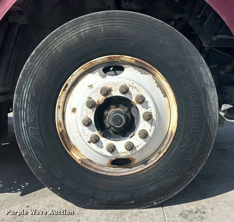 image for item DH1825 2011 International 8600  semi truck