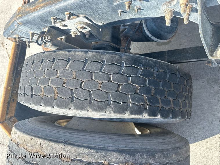 image for item DH1825 2011 International 8600  semi truck