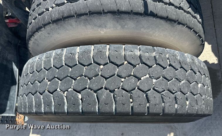 image for item DH1825 2011 International 8600  semi truck