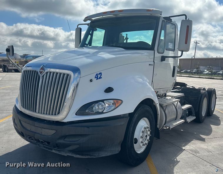 image for item DH1826 2011 International ProStar Premium  semi truck