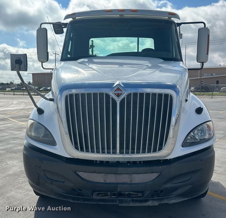 image for item DH1826 2011 International ProStar Premium  semi truck