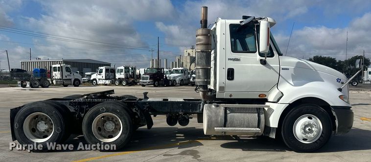image for item DH1826 2011 International ProStar Premium  semi truck