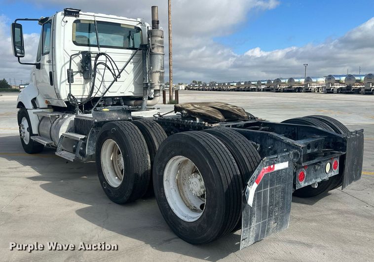 image for item DH1826 2011 International ProStar Premium  semi truck