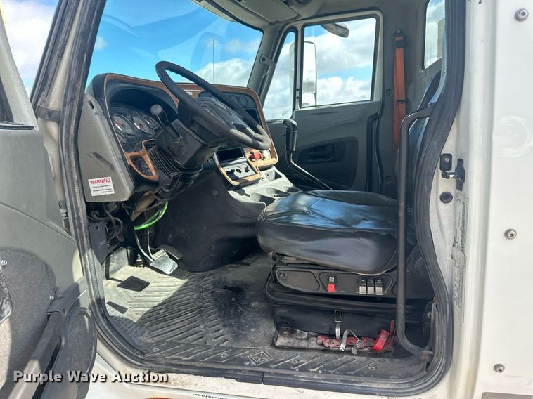 image for item DH1826 2011 International ProStar Premium  semi truck