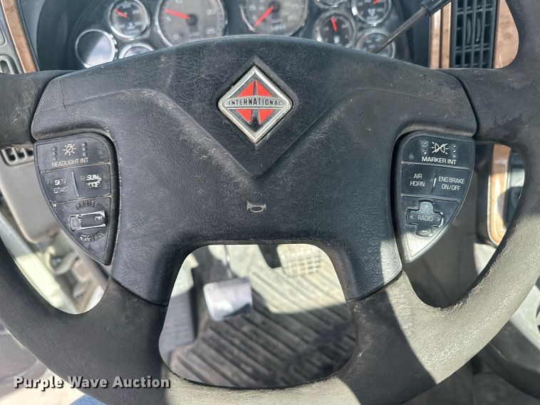 image for item DH1826 2011 International ProStar Premium  semi truck