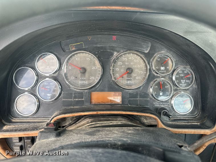 image for item DH1826 2011 International ProStar Premium  semi truck