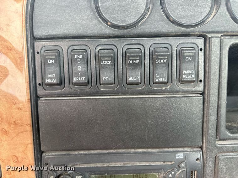 image for item DH1826 2011 International ProStar Premium  semi truck