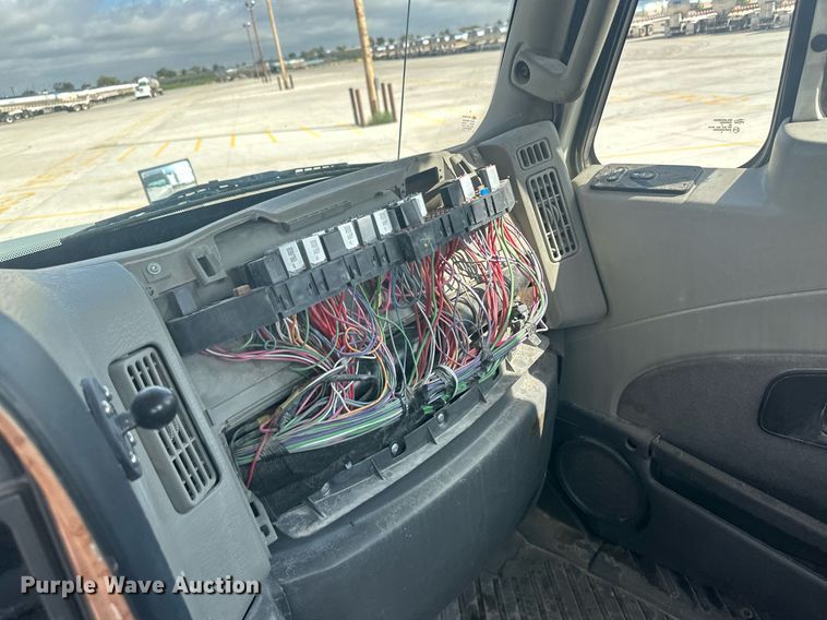 image for item DH1826 2011 International ProStar Premium  semi truck