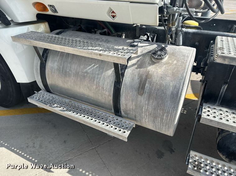 image for item DH1826 2011 International ProStar Premium  semi truck