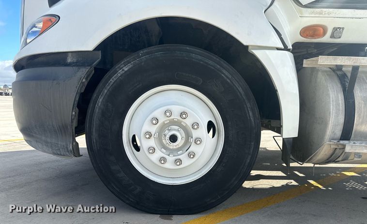 image for item DH1826 2011 International ProStar Premium  semi truck