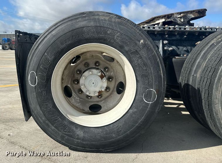 image for item DH1826 2011 International ProStar Premium  semi truck