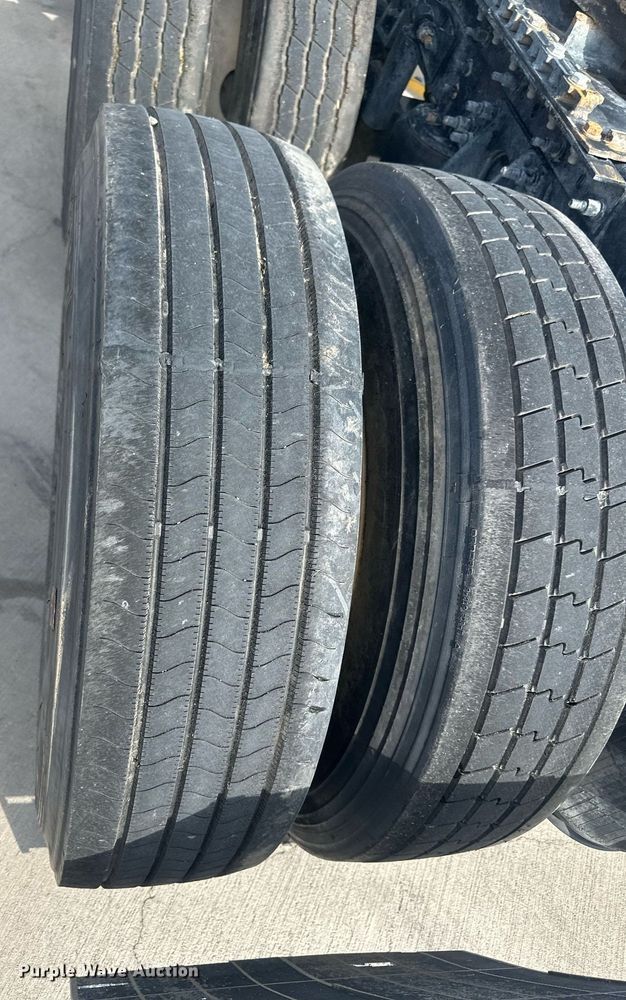 image for item DH1826 2011 International ProStar Premium  semi truck