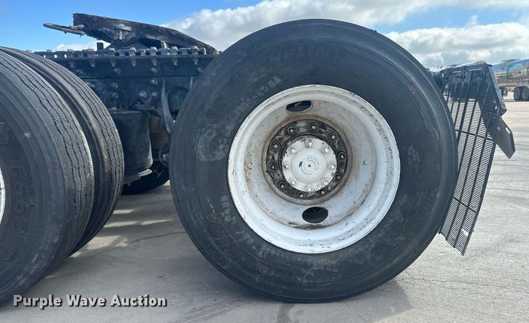 image for item DH1826 2011 International ProStar Premium  semi truck