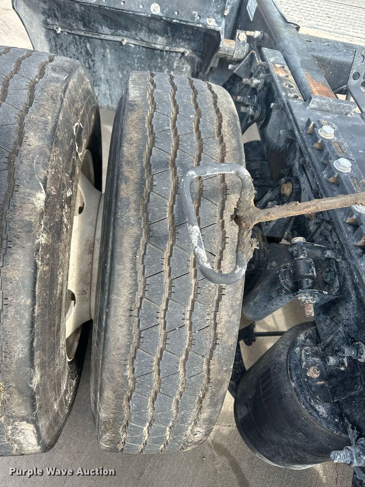 image for item DH1826 2011 International ProStar Premium  semi truck