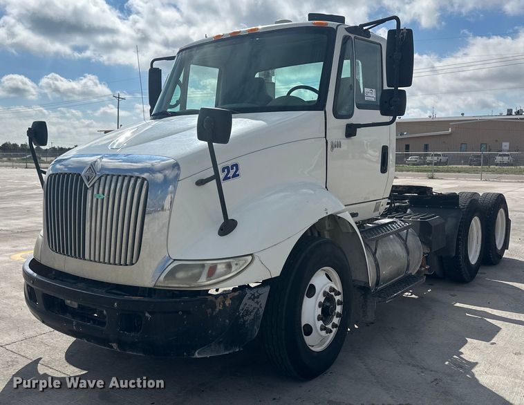 image for item DH1827 2006 International 8600  semi truck