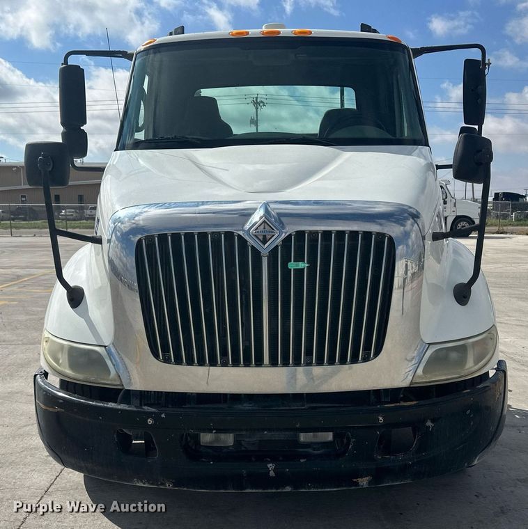 image for item DH1827 2006 International 8600  semi truck