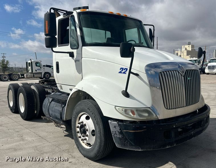 image for item DH1827 2006 International 8600  semi truck