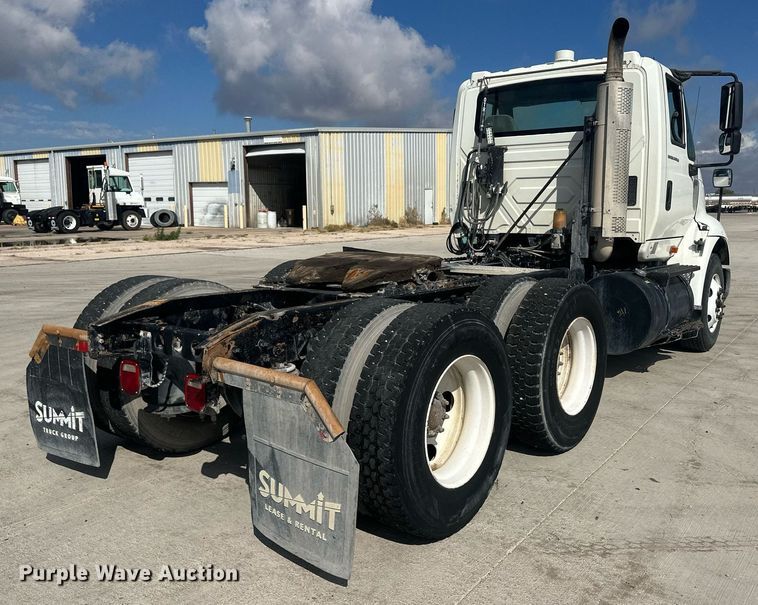 image for item DH1827 2006 International 8600  semi truck