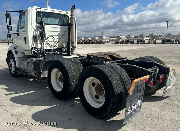 image for item DH1827 2006 International 8600  semi truck