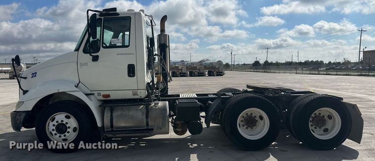 image for item DH1827 2006 International 8600  semi truck