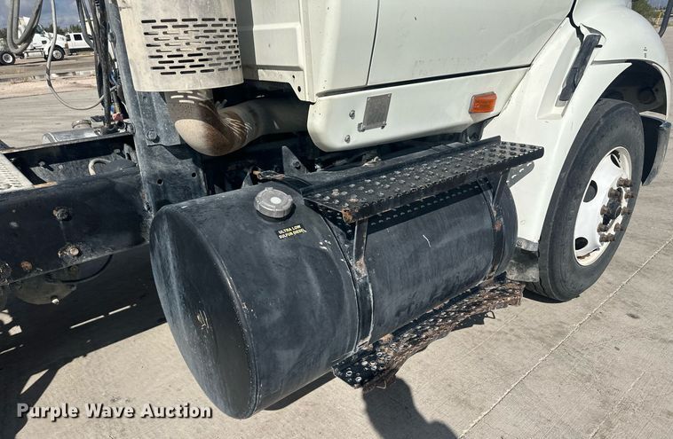 image for item DH1827 2006 International 8600  semi truck