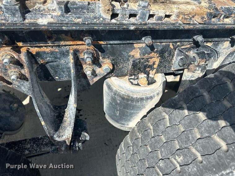 image for item DH1827 2006 International 8600  semi truck