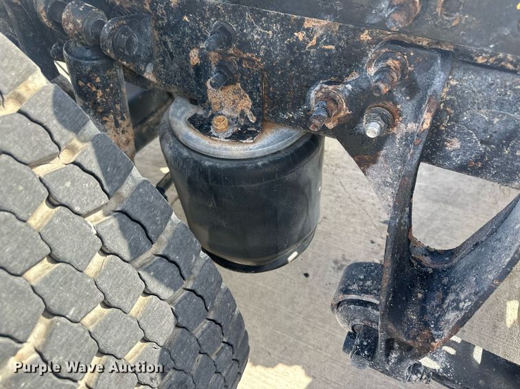 image for item DH1827 2006 International 8600  semi truck