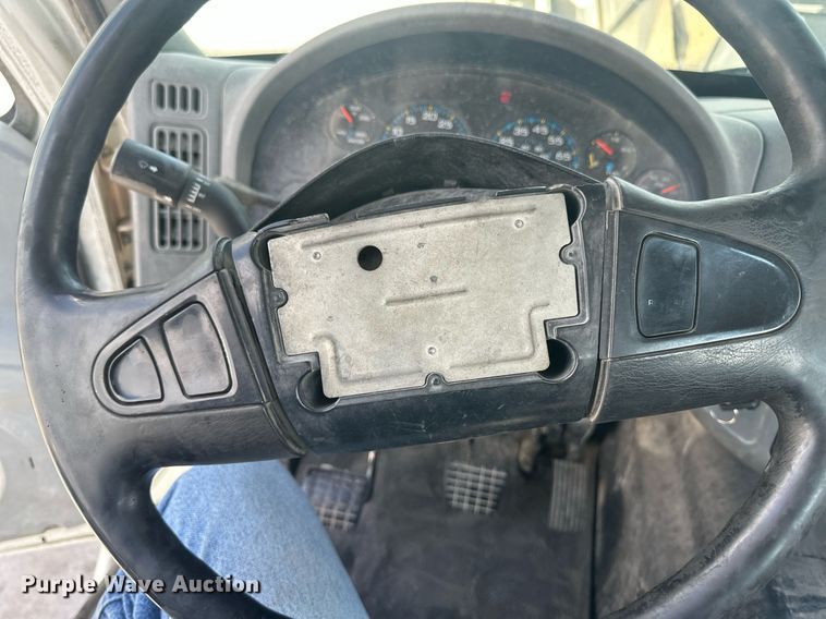 image for item DH1827 2006 International 8600  semi truck