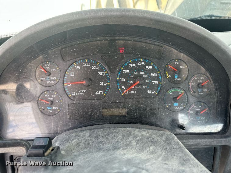 image for item DH1827 2006 International 8600  semi truck