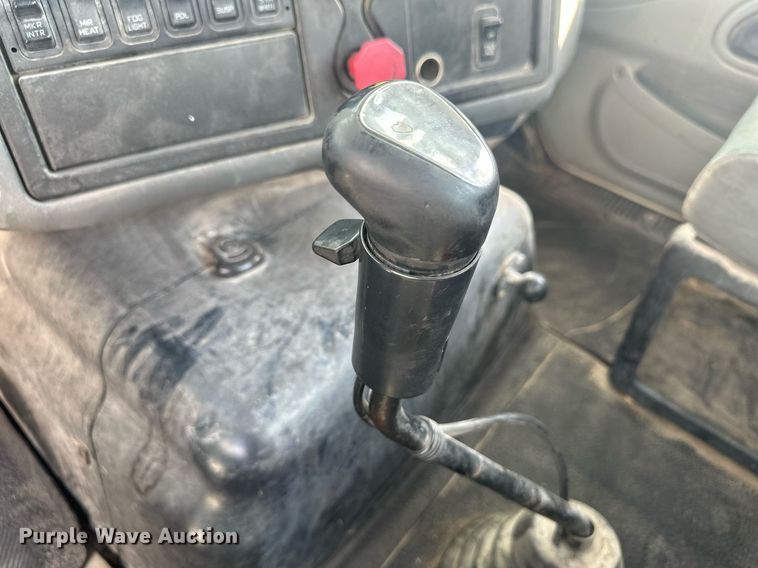 image for item DH1827 2006 International 8600  semi truck