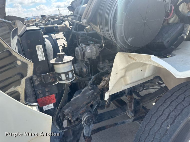 image for item DH1827 2006 International 8600  semi truck