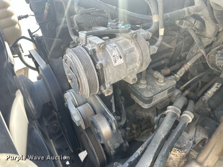 image for item DH1827 2006 International 8600  semi truck