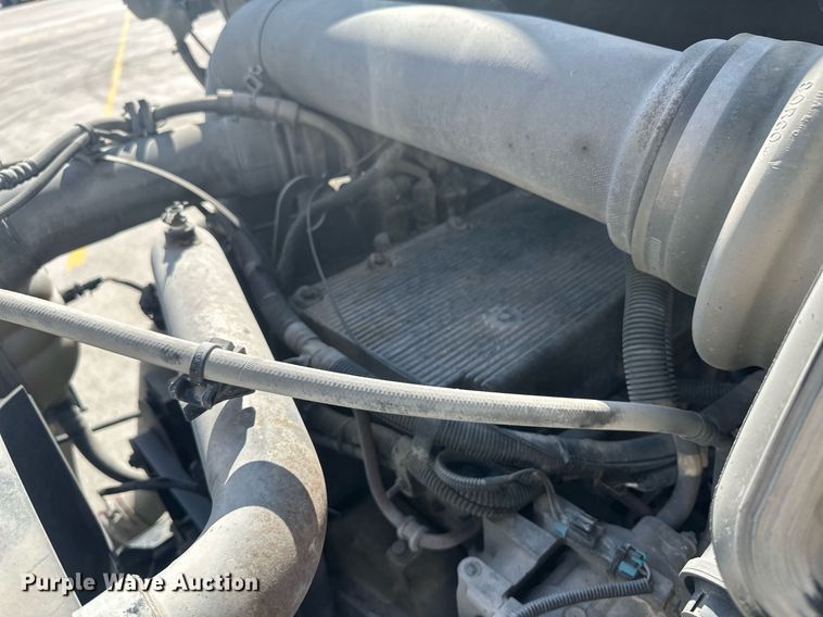 image for item DH1827 2006 International 8600  semi truck