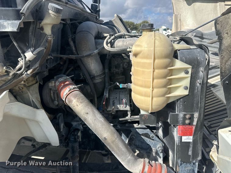 image for item DH1827 2006 International 8600  semi truck