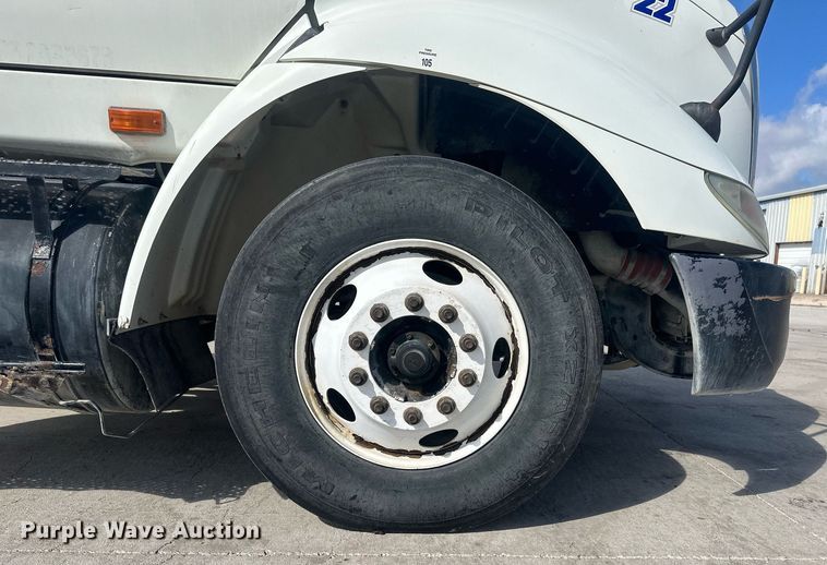 image for item DH1827 2006 International 8600  semi truck