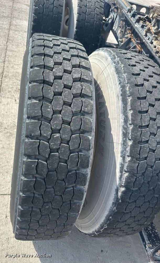 image for item DH1827 2006 International 8600  semi truck