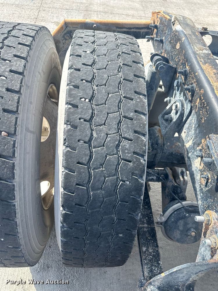 image for item DH1827 2006 International 8600  semi truck