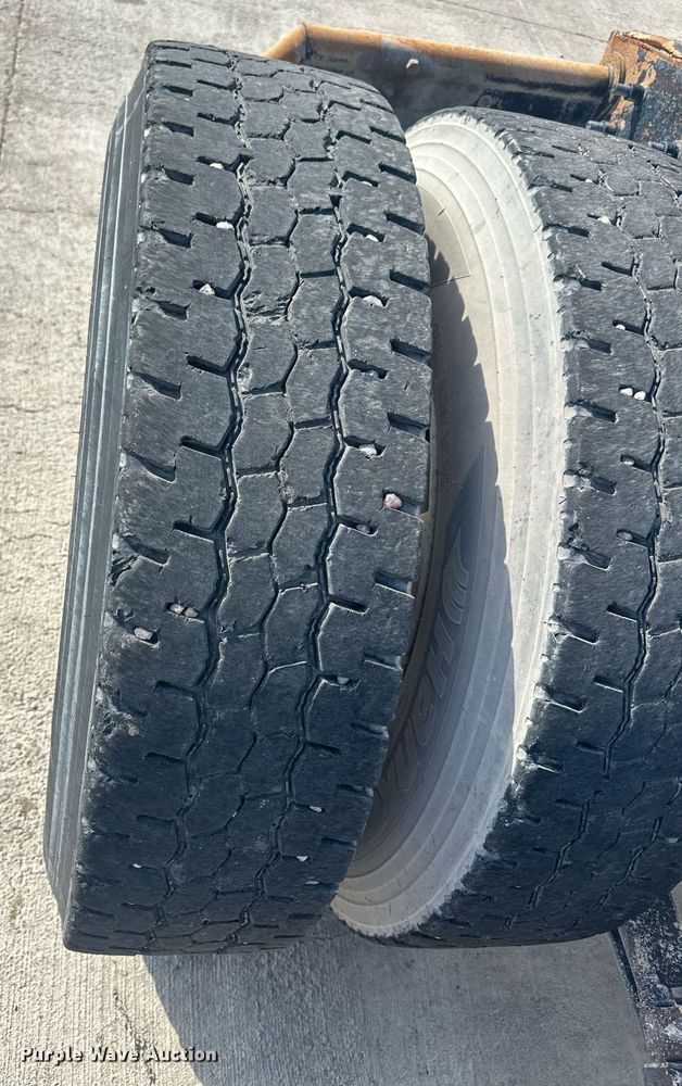 image for item DH1827 2006 International 8600  semi truck