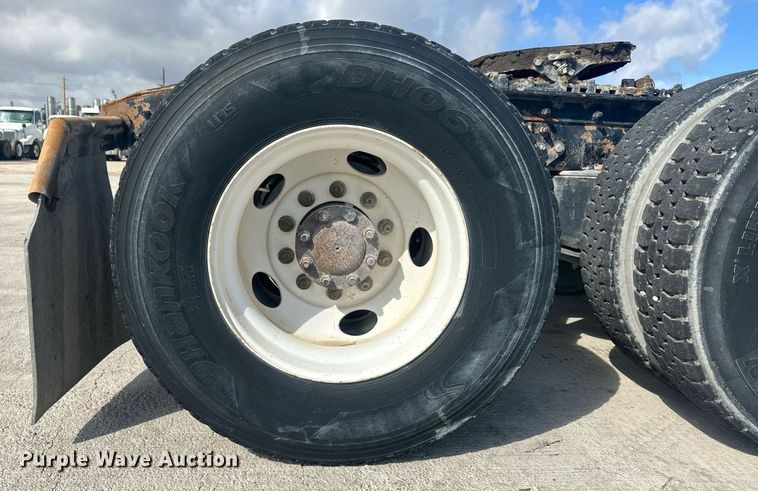 image for item DH1827 2006 International 8600  semi truck