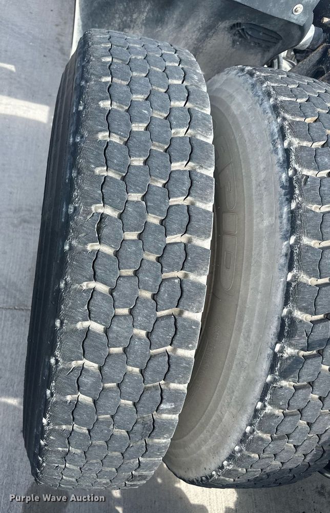 image for item DH1827 2006 International 8600  semi truck