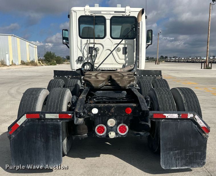 image for item DH1828 2012 Freightliner Cascadia  semi truck