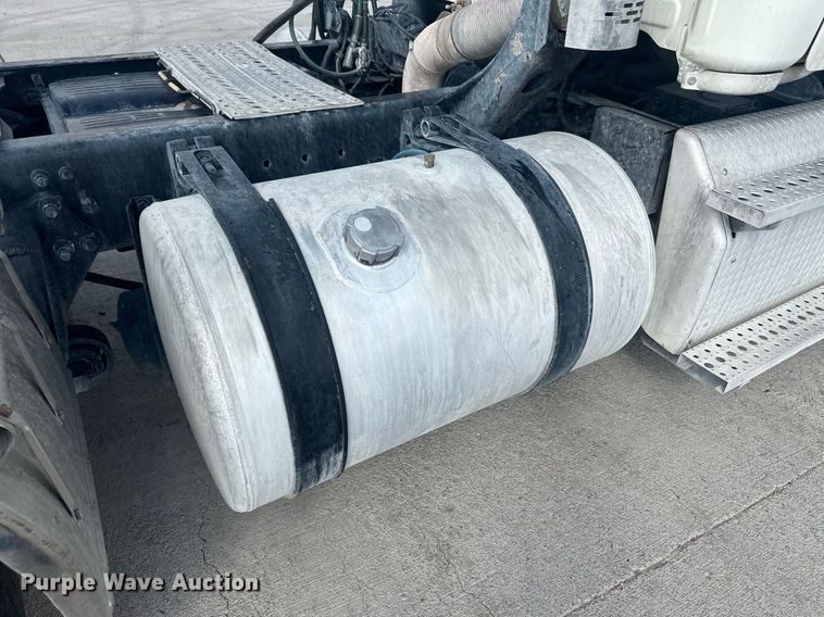 image for item DH1828 2012 Freightliner Cascadia  semi truck