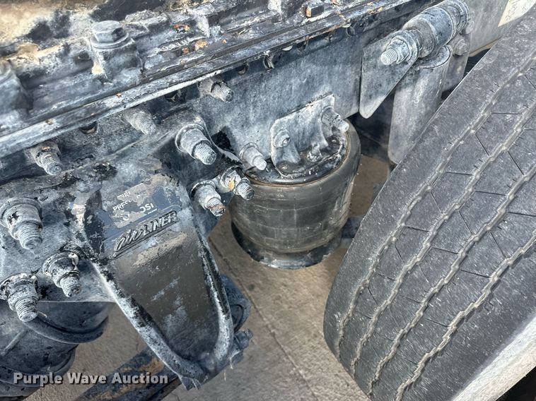 image for item DH1828 2012 Freightliner Cascadia  semi truck