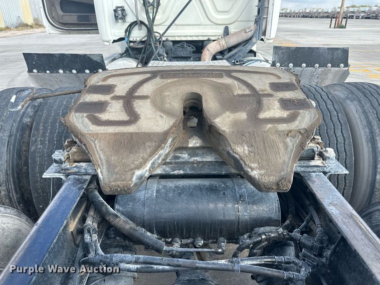 image for item DH1828 2012 Freightliner Cascadia  semi truck