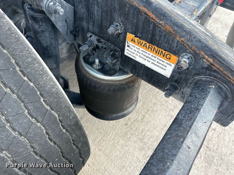 image for item DH1828 2012 Freightliner Cascadia  semi truck