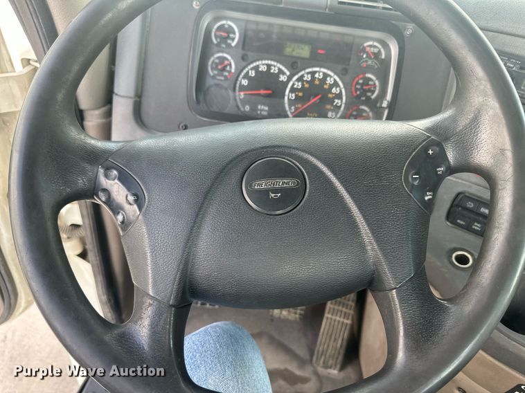 image for item DH1828 2012 Freightliner Cascadia  semi truck