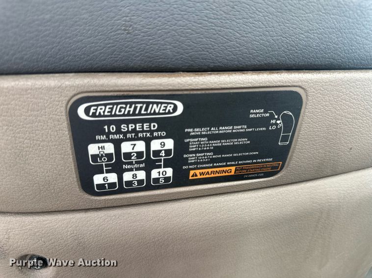 image for item DH1828 2012 Freightliner Cascadia  semi truck