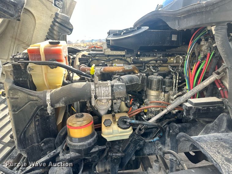 image for item DH1828 2012 Freightliner Cascadia  semi truck